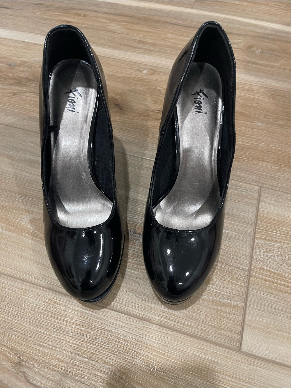 FIONI Clothing Black Patent Round-Toe Heels